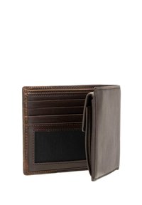 Portefeuille en cuir marron avec plusieurs emplacements pour cartes, surface texturée et section en maille. Forme compacte avec des bords arrondis. Vue dépliée affichée.