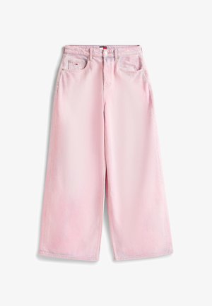 Jean rose clair à jambes larges avec boutons à l'avant, passants pour ceinture, et design à cinq poches, posé à plat sur fond blanc.