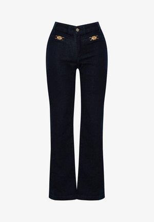 Donkerblauwe spijkerbroek met een klassieke pasvorm, met aan de voorkant twee gouden accenten op de zakken en een rechte pijp.