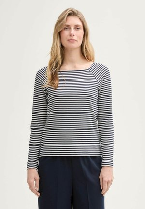 Chemise à manches longues rayée avec un col carré, fabriquée en tissu doux avec des rayures alternées bleu marine et blanches.