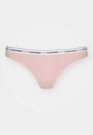 Calvin Klein rosa thong med en glatt, elastisk midjebånd med en kontrasterende svart logo. Myk, pustende tekstil med en sømløs design.