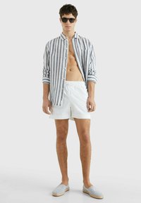 Tommy Hilfiger MEDIUM DRAWSTRING - Zwemshorts - white