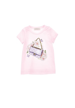 Lyserød børnet-shirt med tryk af en lilla håndtaske, hvide blomster og to lilla sommerfugle.