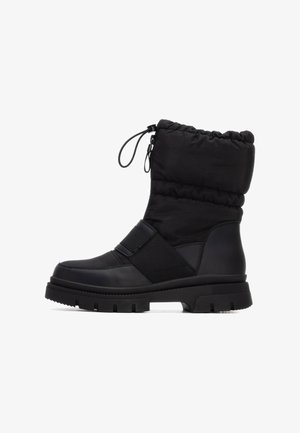 Zwarte winterlaarzen met een puffy bovenkant, voorzien van een strakke bovenrand, details van elastische band, een gladleren onderkant en een gestructureerde rubberen zool.
