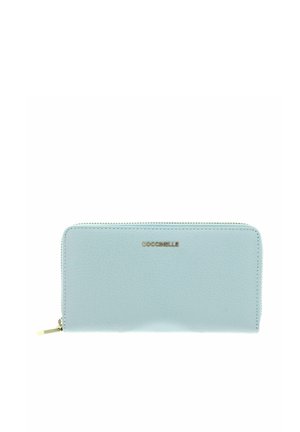 Lichtblauwe leren portemonnee met ritssluiting rondom, gouden ritstrekker en "Coccinelle" logo in gouden letters.