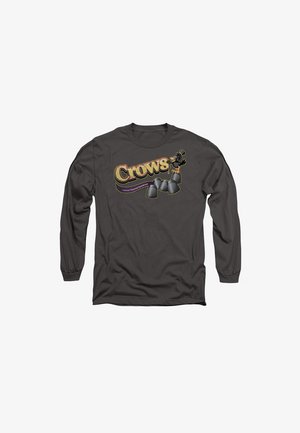 Schwarzes Langarmshirt aus Baumwolle mit einem grafischen Design, das das Wort "Krähen" und einen Cartoonkrähe über einer Reihe schwarzer, runder Bonbons zeigt.