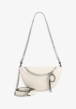 Weiße Lederhandtasche mit geschwungenem Design, silberner Kettenriemen, Reißverschluss und dekorativen Ringakzenten. Verfügt über einen abnehmbaren Schulterriemen.