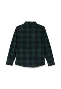 Chemise en flanelle à carreaux verts et noirs avec manches longues, poignets à boutons, et col pointu, offrant une texture douce et une coupe décontractée.