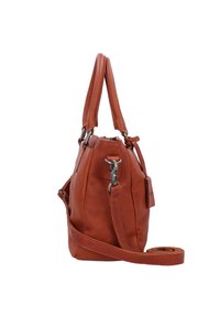 Sac à main en cuir marron avec une finition texturée, deux poignées courtes et une bandoulière amovible. Il dispose de quincaillerie en métal argenté et d'une fermeture à glissière.