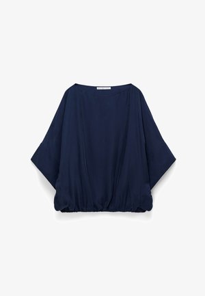 Haut bleu marine, ample, avec des manches larges et un ourlet froncé. Confectionné dans un tissu léger et lisse, au toucher doux.