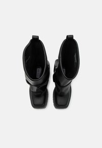 Steve Madden SHUTTER - Plateaulaarzen - black