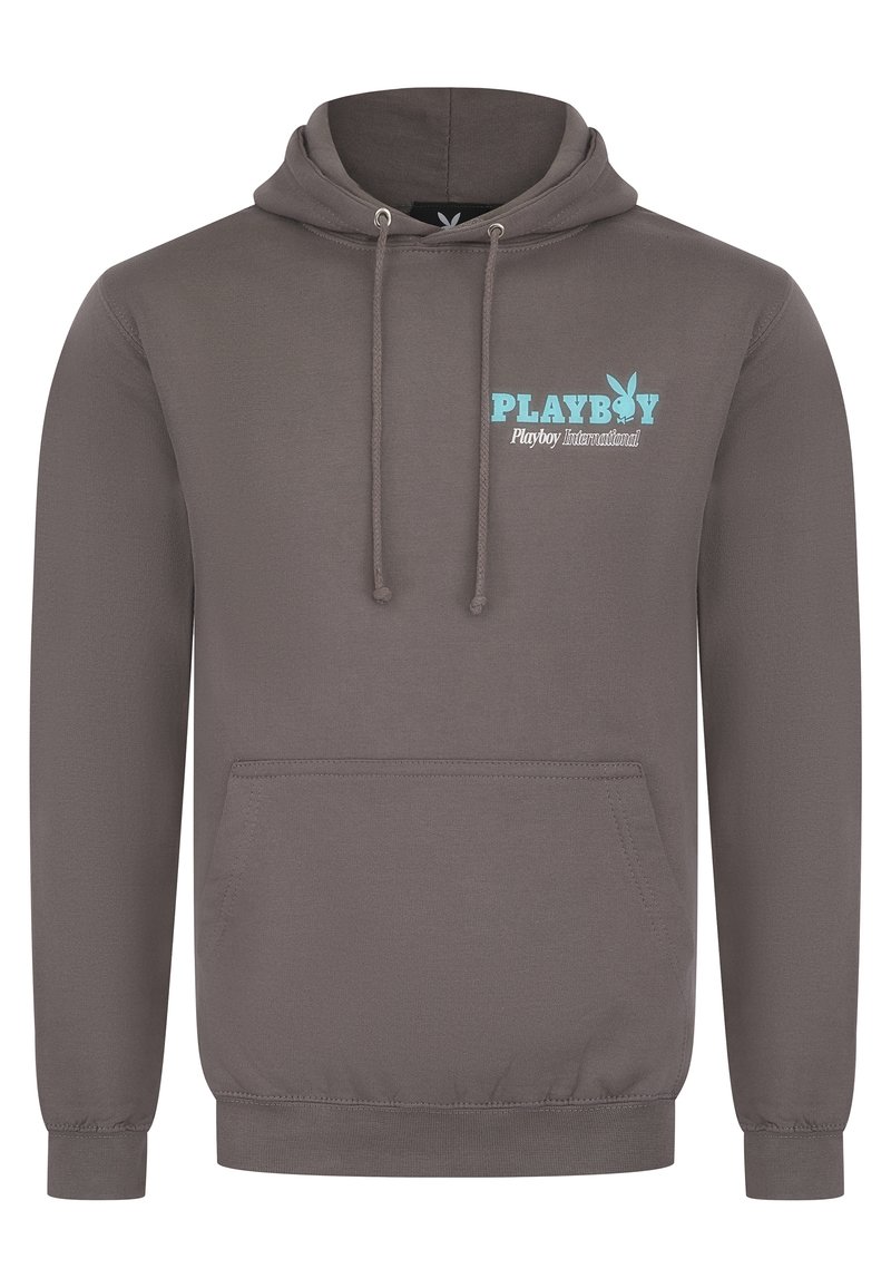 Sudadera gris con bolsillo frontal, capucha ajustable con cordón y logo en azul claro "PLAYBOY International" en el pecho. Textura suave.