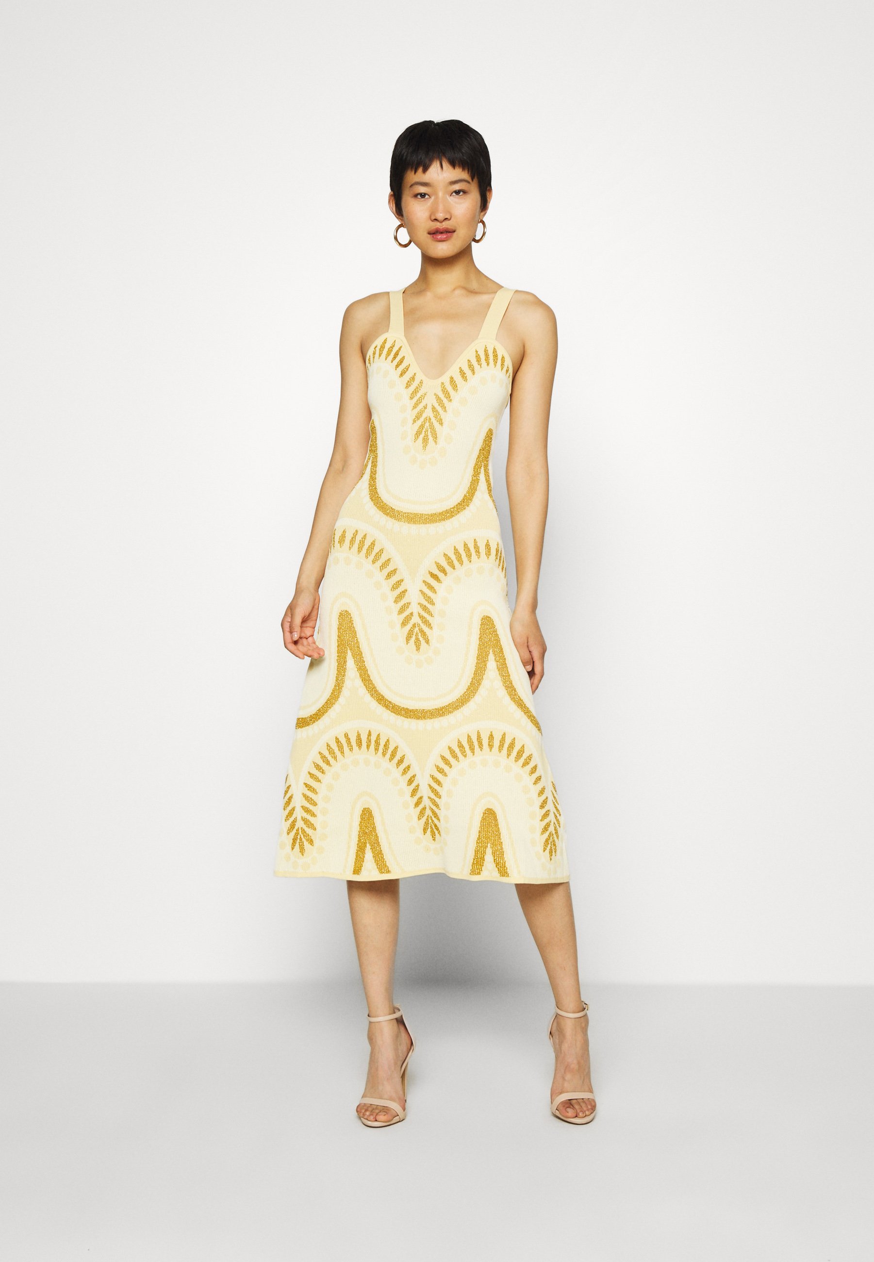 By Malene Birger HELOSIS Stickad klänning soft white By Malene Birger HELOSIS Stickad klänning soft white