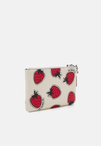COACH STRAWBERRY SMALL WRISTLET - Lompakko - chalk