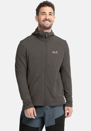 Herren-Kapuzenjacke in Dunkelgrau mit gestreifter Textur, durchgehendem Reißverschluss und einer Brusttasche. Mit dem Markenlogo auf der linken Brustseite.