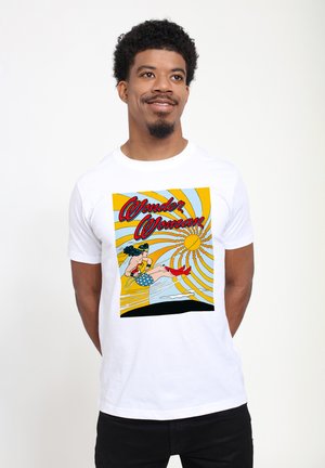 WOMAN FLYING - Camiseta estampada - white