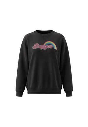 Sort sweatshirt med lange ærmer med ordet "Rainbow" og en farverig regnbuegrafik foran.