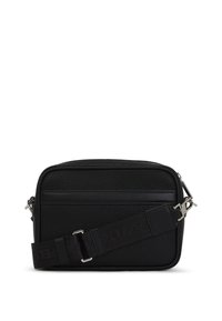 Borsa a tracolla in pelle nera con finitura texturizzata, dotata di chiusura con zip, tracolla regolabile e tasca anteriore. Accenti in metallo argentato.