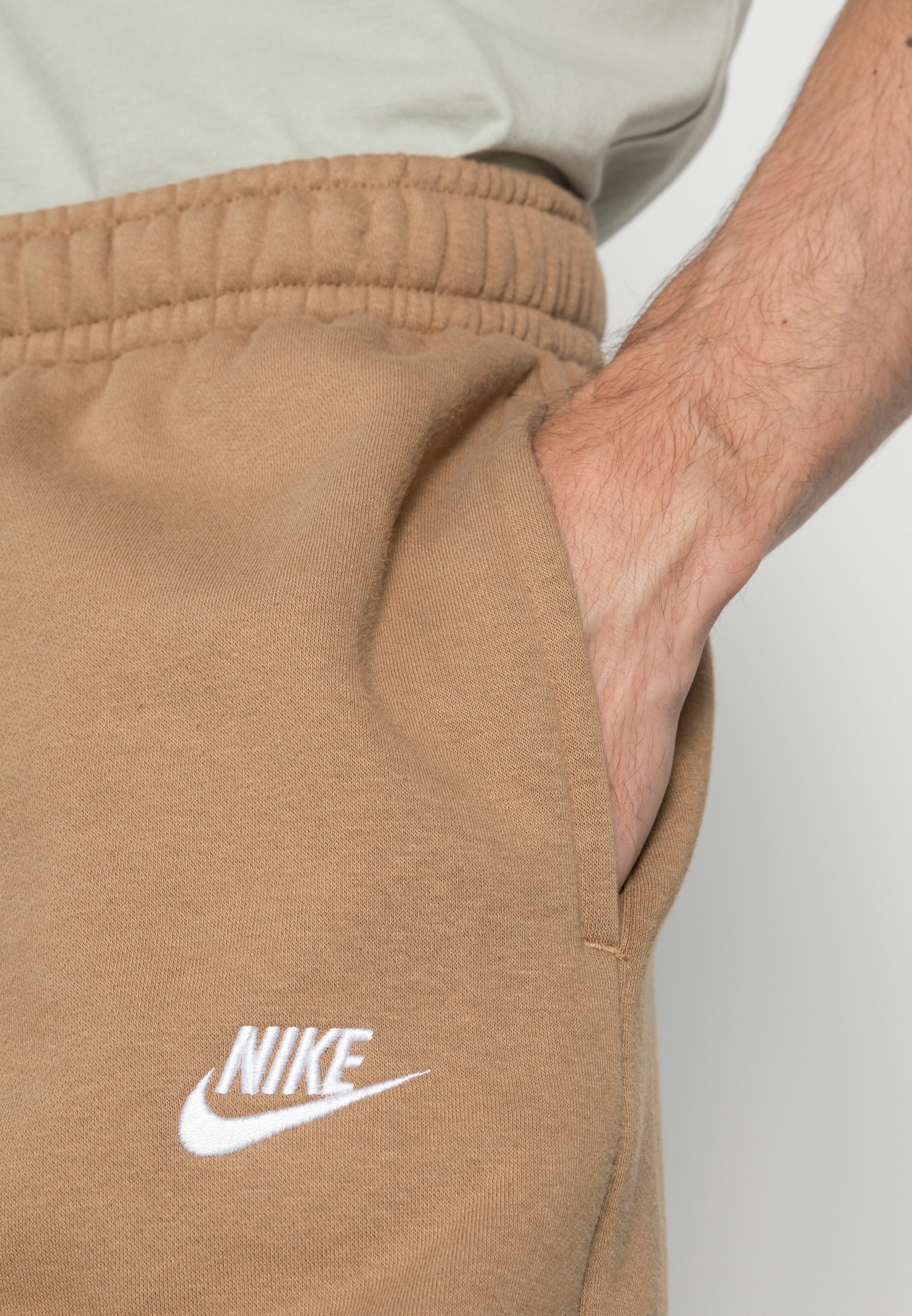 Nike Sportswear CLUB - Tracksuit 