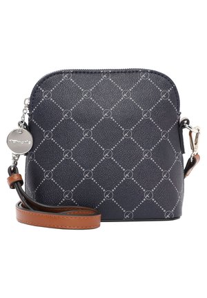 Petit sac bandoulière en cuir bleu foncé avec motif cousu gris clair, sangle réglable marron, fermeture éclair argentée et breloque logo métallique ronde.