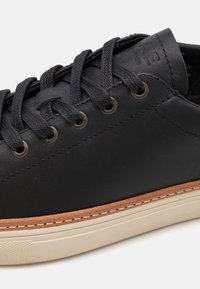 Clae BRADLEY WELT UNISEX - Sporta apavi - black