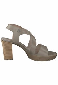 Sandal in pelle beige con tacco alto, cinturini incrociati, cinturino alla caviglia regolabile e tacco avvolto in sughero texturizzato. Leggero lucido sui cinturini.