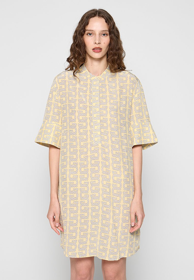Blusenkleid