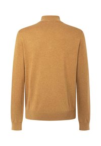 Pull de couleur moutarde avec un col haut, des manches longues et des poignets côtelés. Fabriqué en tissu tricoté doux et texturé.