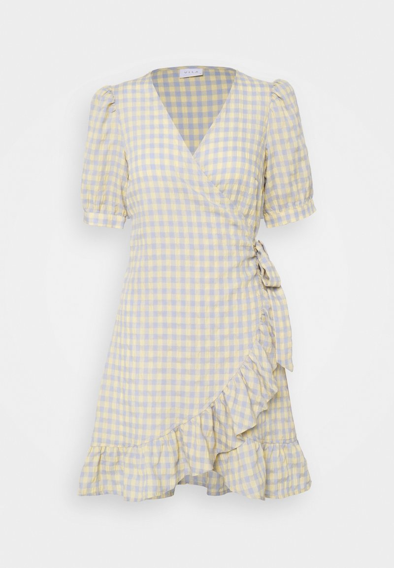 Žluté a světle modré kostkované zavinovací šaty s krátkými nafouknutými rukávy, volánkovým lemem a šňůrkou na boku. Vyrobeno z lehkého materiálu.