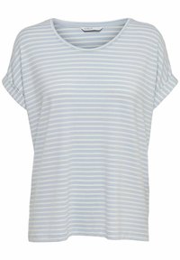 Camiseta de manga corta azul claro con rayas horizontales blancas, cuello redondeado y un corte relajado con puños de mangas enrollados.