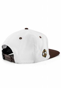 Snapback kapa z belo telo in rjavim vizirjem. Ima izšito logotip čebele na strani. Narejena je iz tkanine z gladko teksturo.