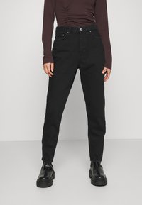 Gina Tricot Petite DAGNY MOM - Calças de ganga de perna direita - black