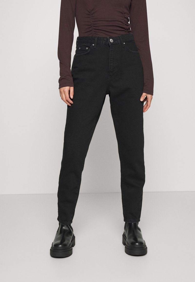 Gina Tricot Petite DAGNY MOM - Calças de ganga de perna direita - black