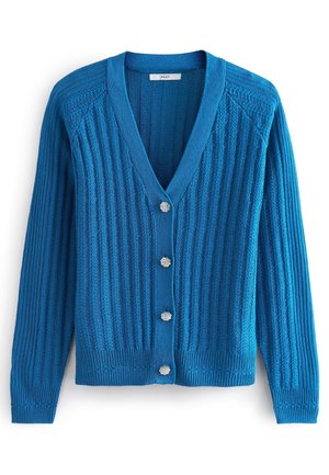 Cardigan bleu en tricot avec texture côtelée, col en V, manches longues et quatre boutons argentés en forme de fleur sur le devant.
