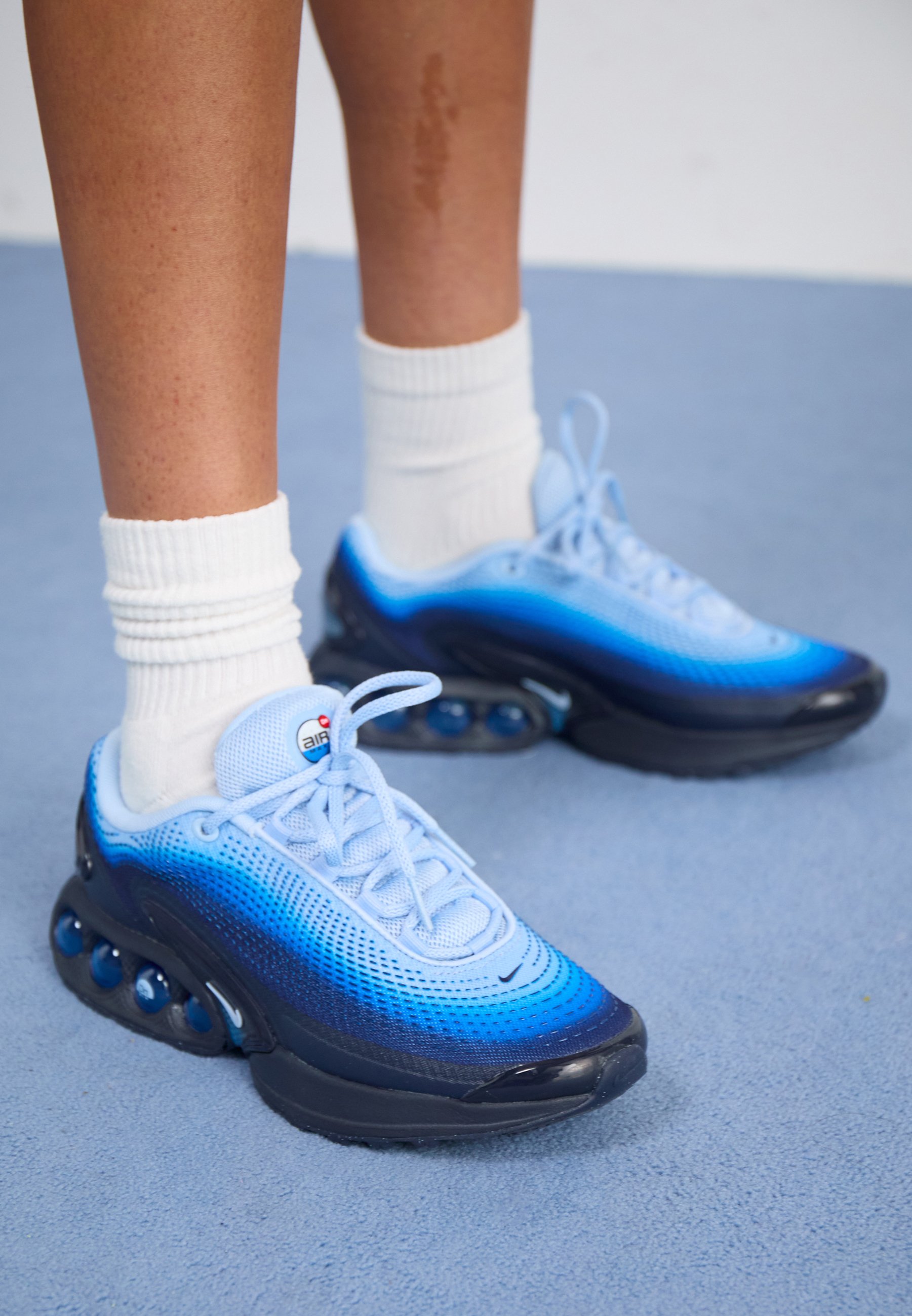Nike WMNS Air Max DN “Half Blue” Nike Sportswear AIR MAX DN SE - Sneakersy niskie/szary