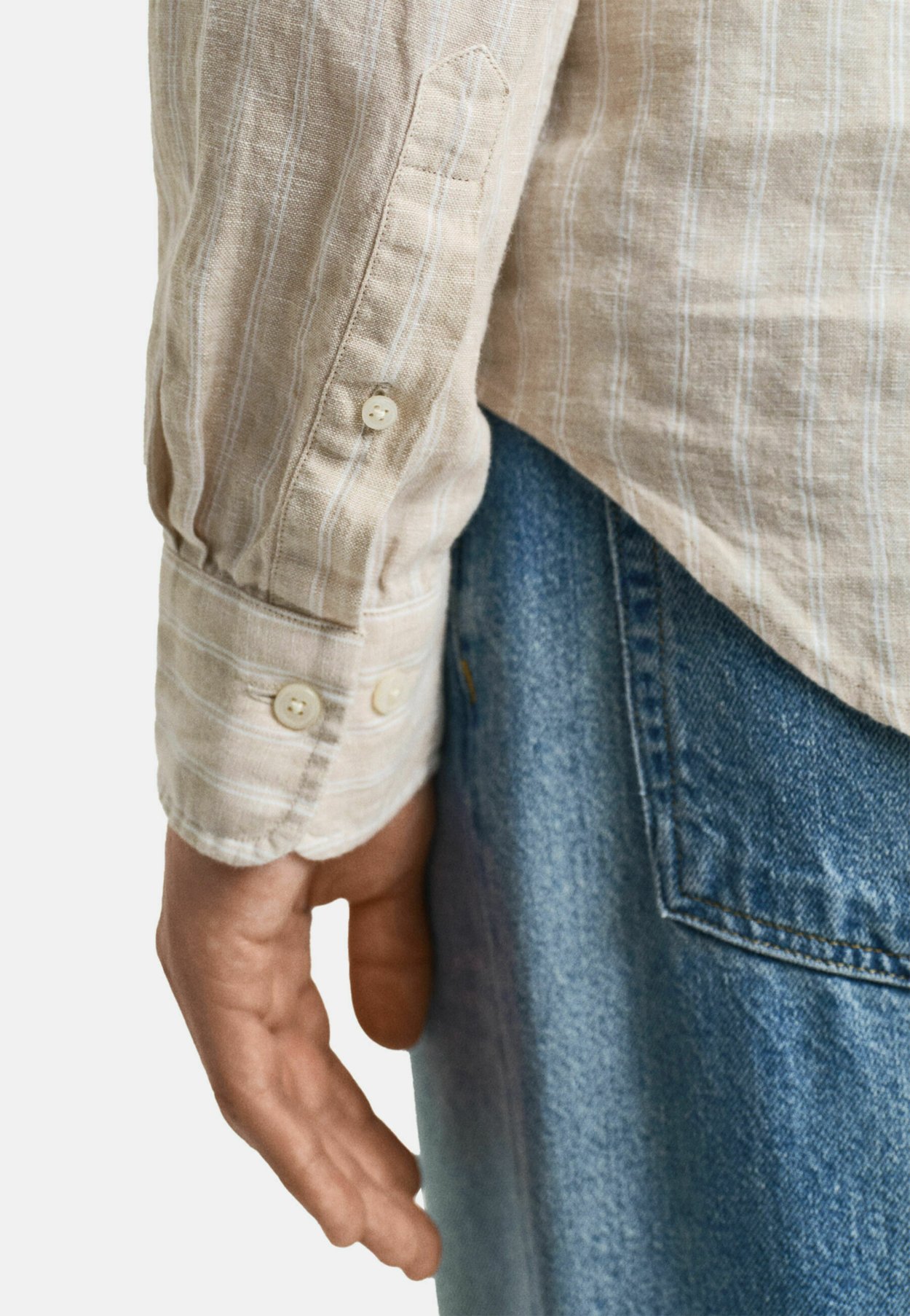 REGULAR FIT STRIPED