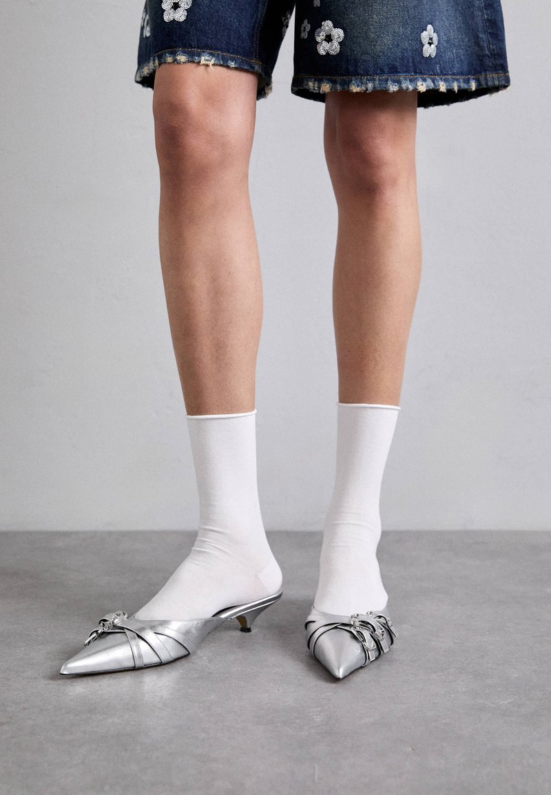 MARC JACOBS - THE EMMA KITTEN HEEL - Korolliset pistokkaat - silver, Suurenna