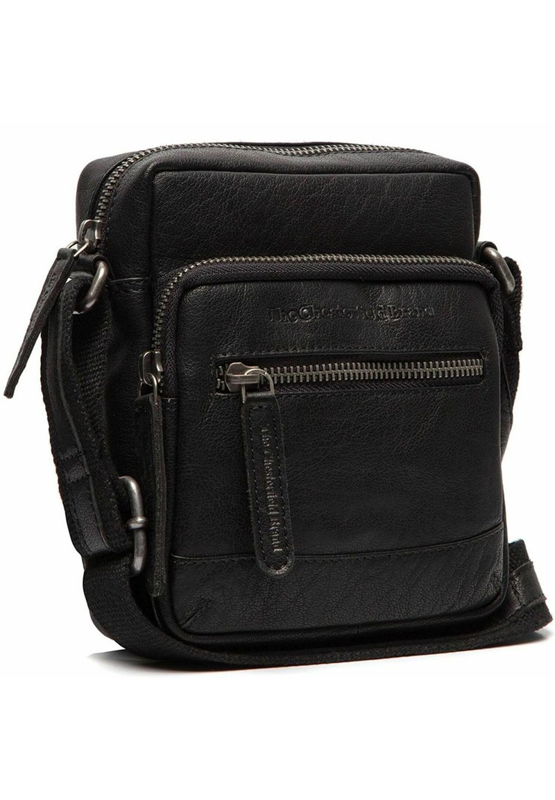 Sac bandoulière en cuir noir de forme rectangulaire, doté de plusieurs compartiments zippés et d'une finition texturée. Sangle ajustable incluse.