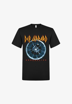 Sort bomulds t-shirt med et blåt og hvidt øje-design med elektriske sprækmønstre. "DEF LEPPARD" og "ADRENALIZE" i fed orange og rød tekst.
