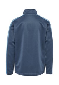 Donkerblauwe langarmige jas gemaakt van gladde stof, met een hoge kraag en lichtblauwe accentstrepen langs de schouders.