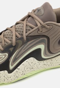 Under Armour SPAWN 6 MID - Scarpe da basket - taupe dusk/black/retro green