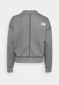 Grijze fleecejas met zwarte naaddetails, lange mouwen en wit The North Face-logo aan de rechterbovenkant van de rug.