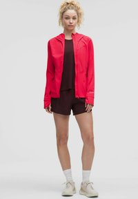lululemon MIST OVER - Větrovka - red glow