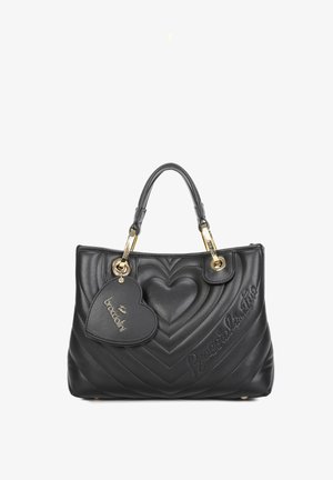 Borsa a tracolla in pelle nera con motivo a zig zag, accentuata da un cuore e decorata con dettagli dorati. Presenta un'etichetta a forma di cuore con il logo del marchio.