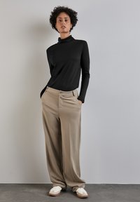 Cecil MIT ROLLKRAGEN - Langarmshirt - schwarz