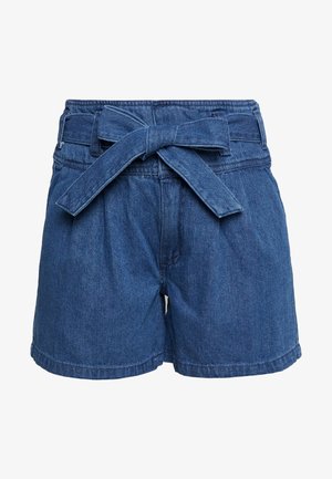 Donkere blauwe denimshorts met een brede ceintuur, geplooide voorkant en omgeslagen zoom. Soepele textuur met een klassiek ontwerp.