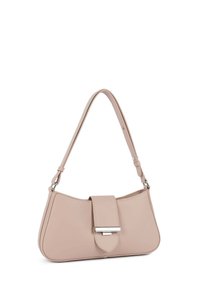 Borsa in pelle rosa chiaro con una forma curva, tracolla removibile e chiusura con patta magnetica decorata da dettagli in argento.