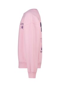 Roze sweatshirt met ribbed manchetten, bloemenpatroon en gedeeltelijk zichtbare zwarte tekst op de rechtermouw.