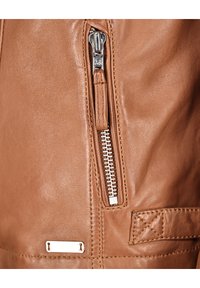 Mustang LEDERJACKE MIT SCHNALLEN - Leren jas - cognac