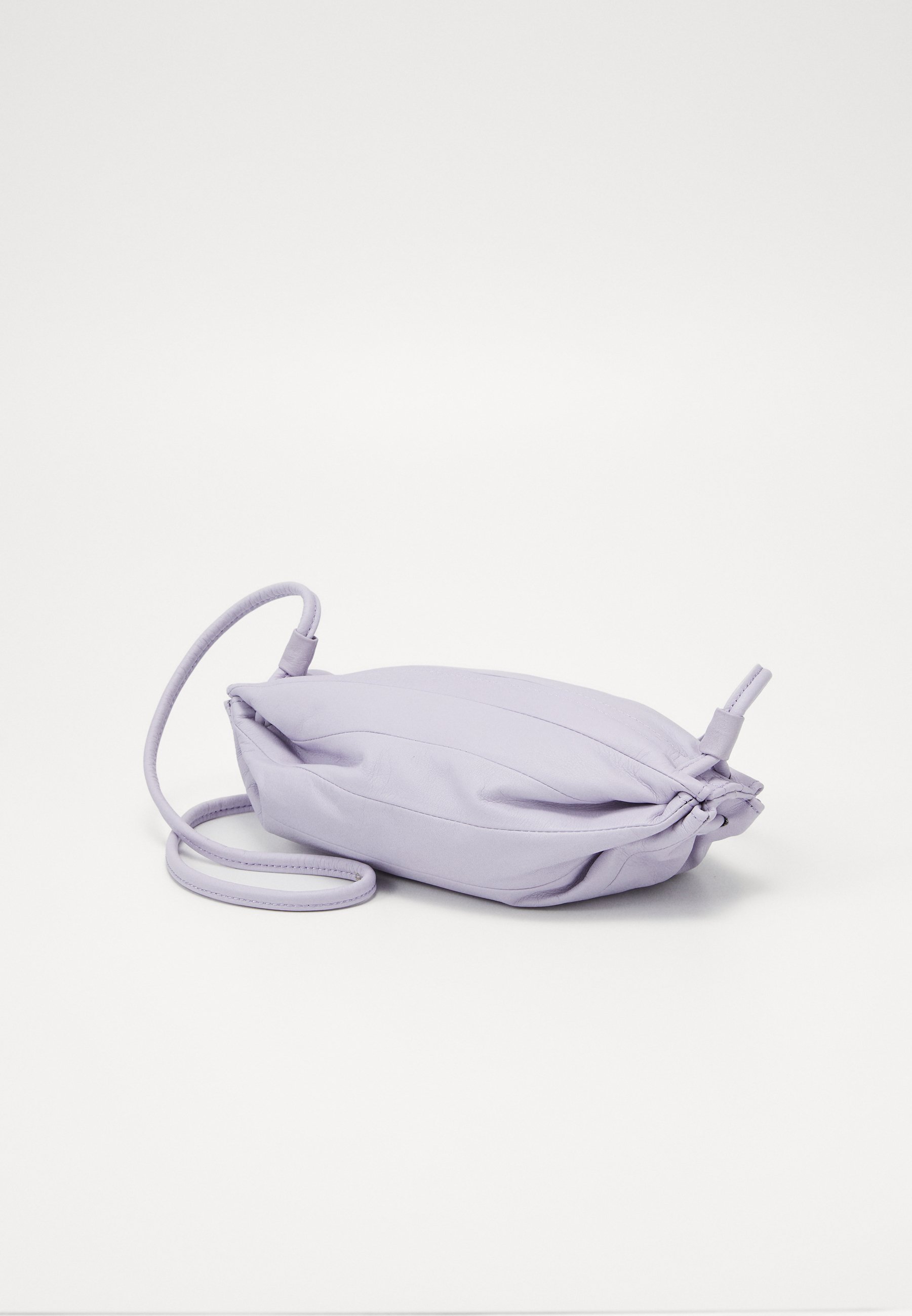 PIKKU KARLA BAG Axelremsväska light lilac PIKKU KARLA BAG Axelremsväska light lilac